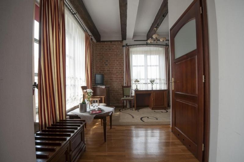 Ostrowiec Świętokrzyski Hotel Restauracja Pod Parowozem מראה חיצוני תמונה
