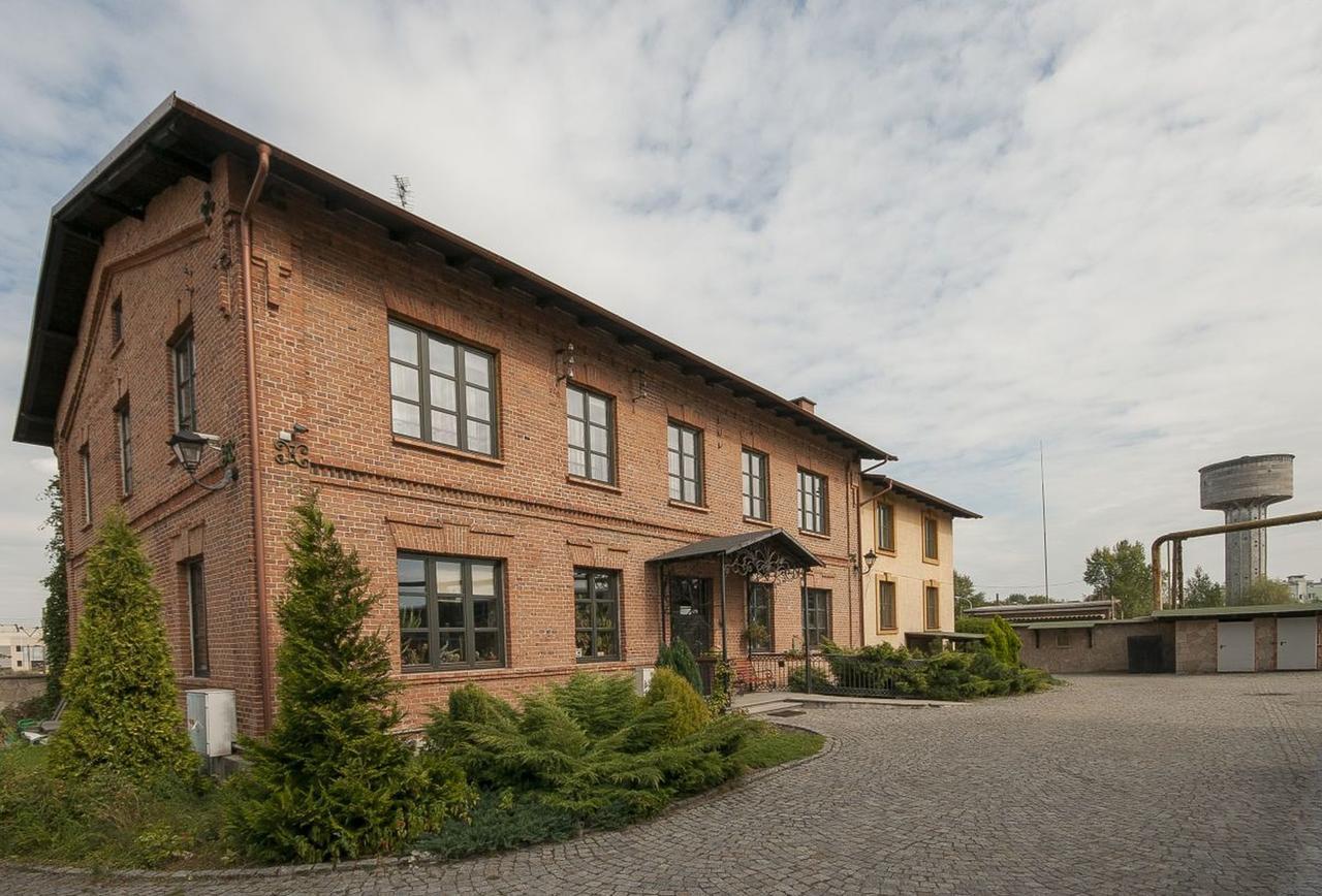Ostrowiec Świętokrzyski Hotel Restauracja Pod Parowozem מראה חיצוני תמונה