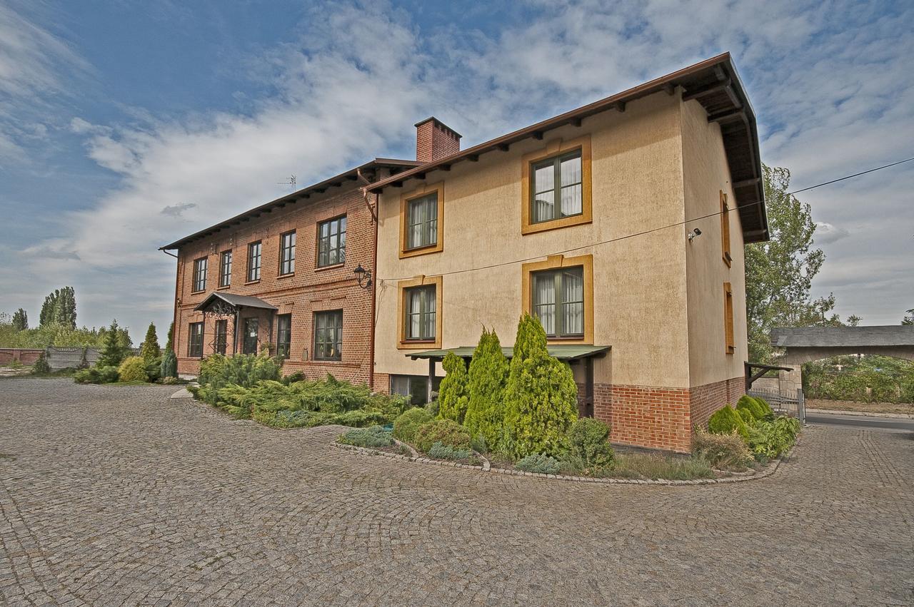 Ostrowiec Świętokrzyski Hotel Restauracja Pod Parowozem מראה חיצוני תמונה