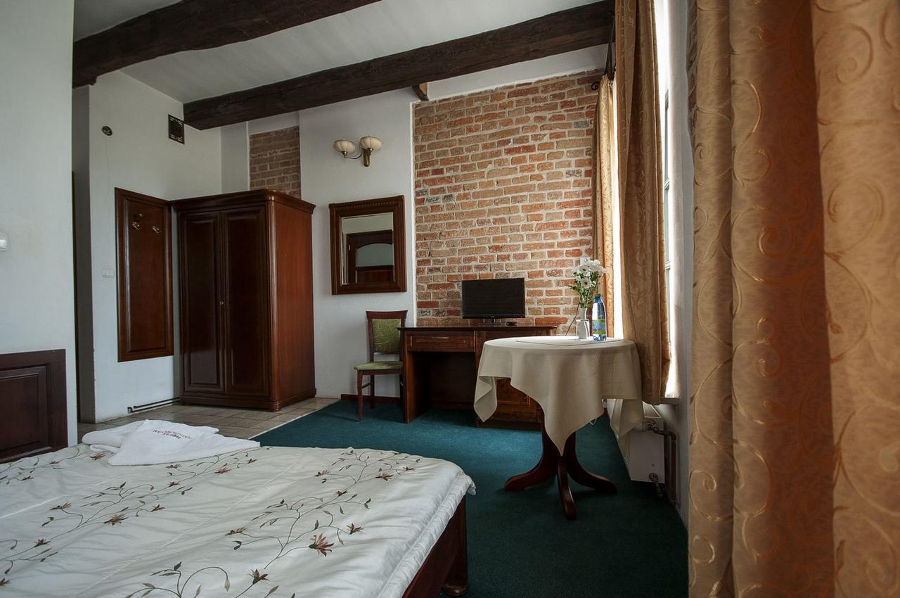 Ostrowiec Świętokrzyski Hotel Restauracja Pod Parowozem מראה חיצוני תמונה