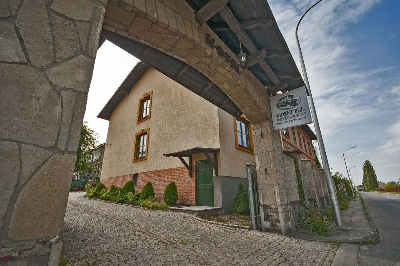 Ostrowiec Świętokrzyski Hotel Restauracja Pod Parowozem מראה חיצוני תמונה