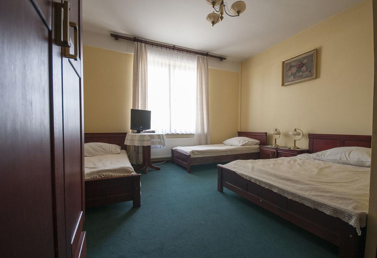 Ostrowiec Świętokrzyski Hotel Restauracja Pod Parowozem מראה חיצוני תמונה