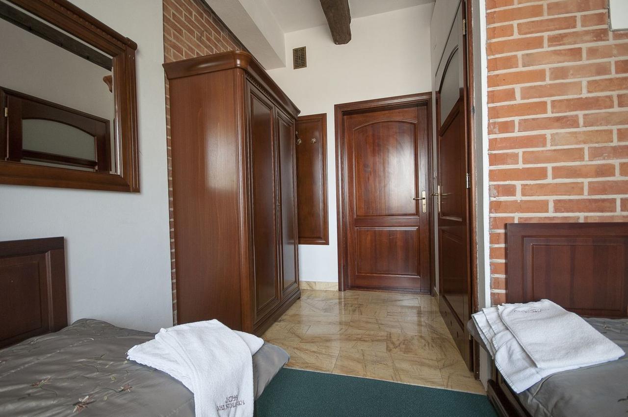 Ostrowiec Świętokrzyski Hotel Restauracja Pod Parowozem מראה חיצוני תמונה