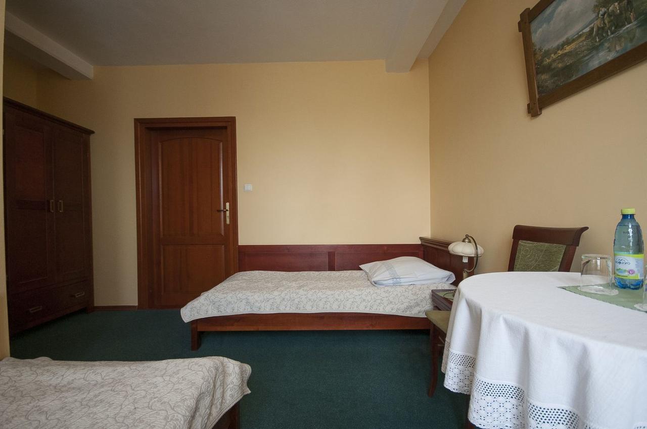 Ostrowiec Świętokrzyski Hotel Restauracja Pod Parowozem מראה חיצוני תמונה