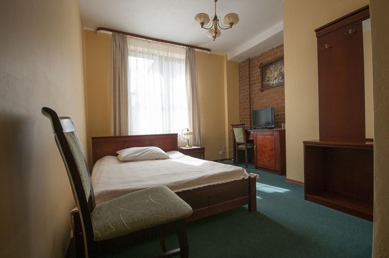 Ostrowiec Świętokrzyski Hotel Restauracja Pod Parowozem מראה חיצוני תמונה