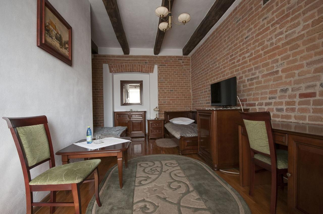 Ostrowiec Świętokrzyski Hotel Restauracja Pod Parowozem מראה חיצוני תמונה