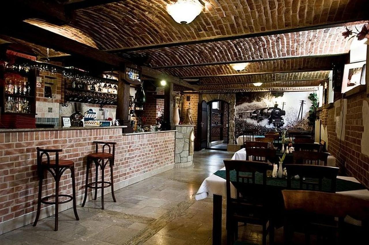 Ostrowiec Świętokrzyski Hotel Restauracja Pod Parowozem מראה חיצוני תמונה