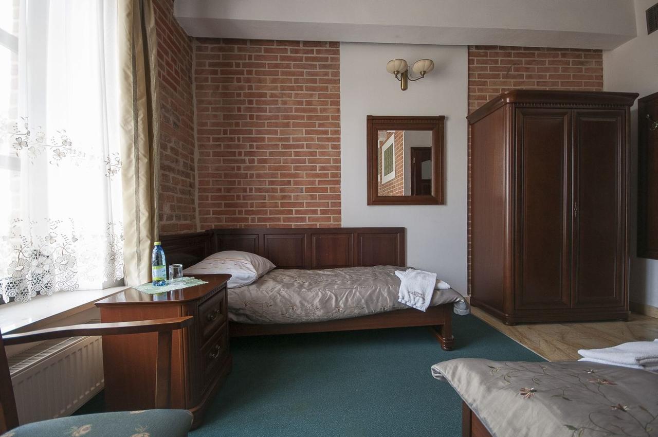 Ostrowiec Świętokrzyski Hotel Restauracja Pod Parowozem מראה חיצוני תמונה