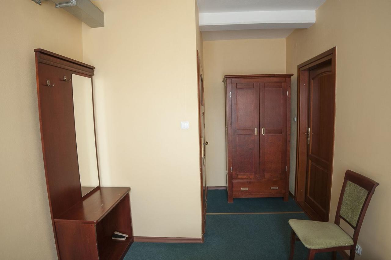 Ostrowiec Świętokrzyski Hotel Restauracja Pod Parowozem מראה חיצוני תמונה