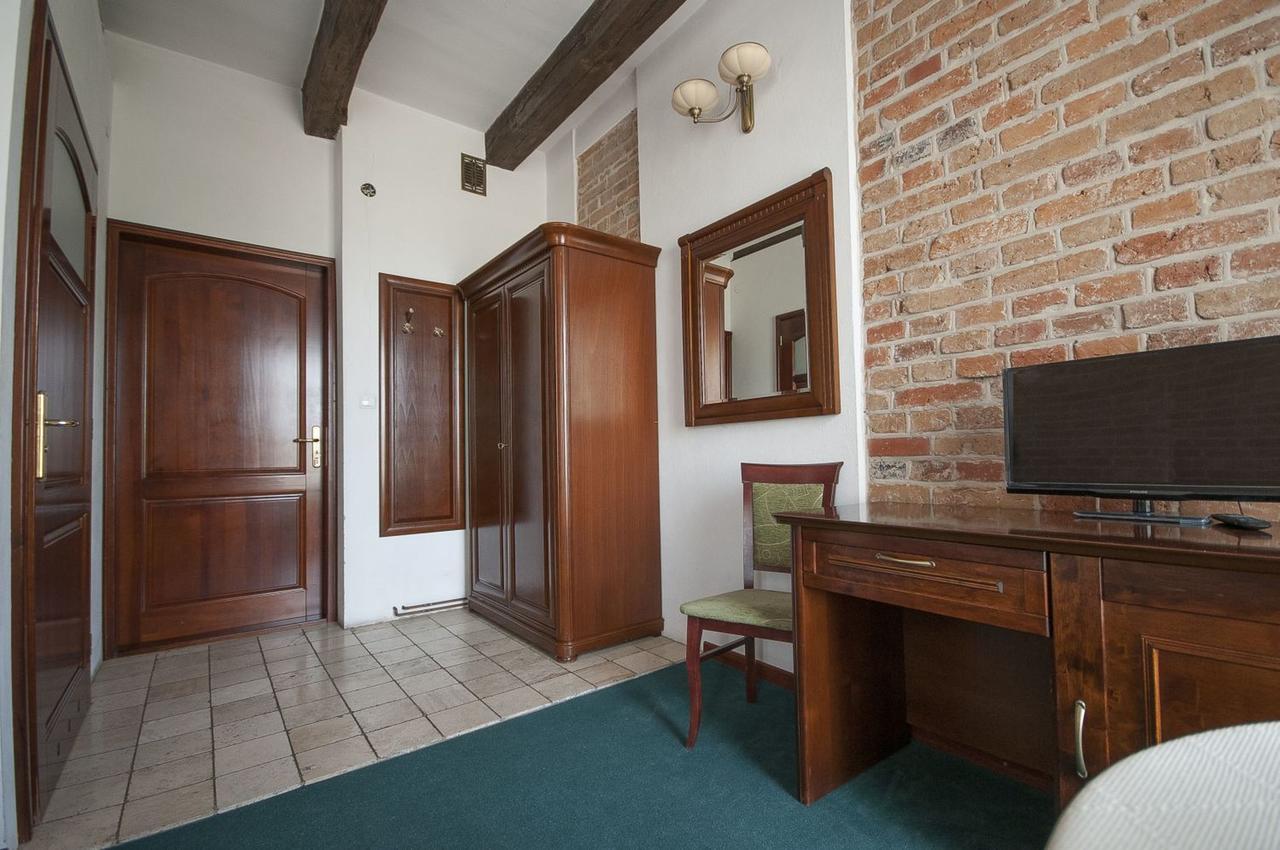 Ostrowiec Świętokrzyski Hotel Restauracja Pod Parowozem מראה חיצוני תמונה