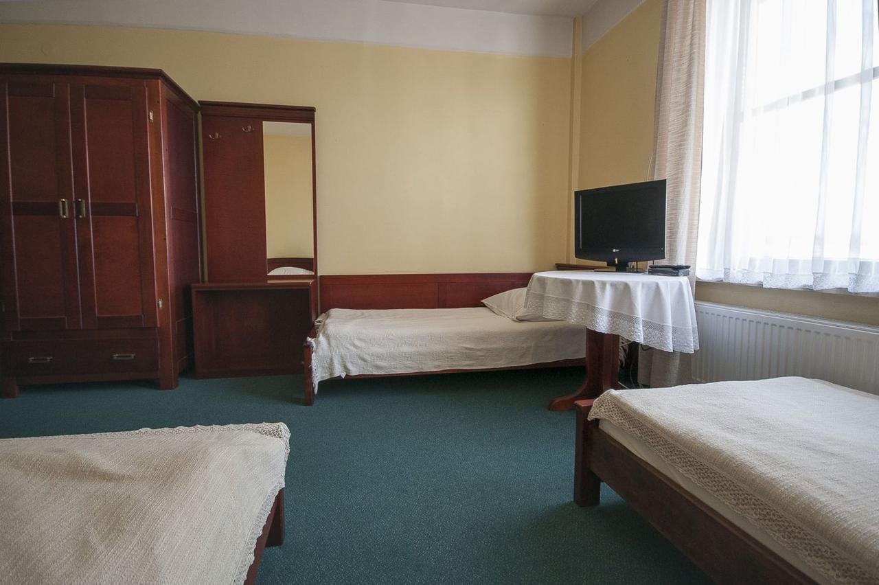 Ostrowiec Świętokrzyski Hotel Restauracja Pod Parowozem מראה חיצוני תמונה